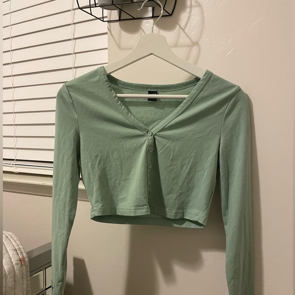 green button-front long sleeve crop top